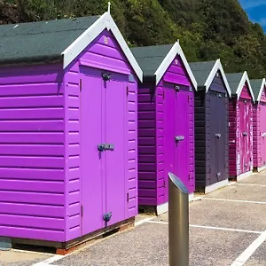 https://pinewood-lodge.tophotelsbath.com